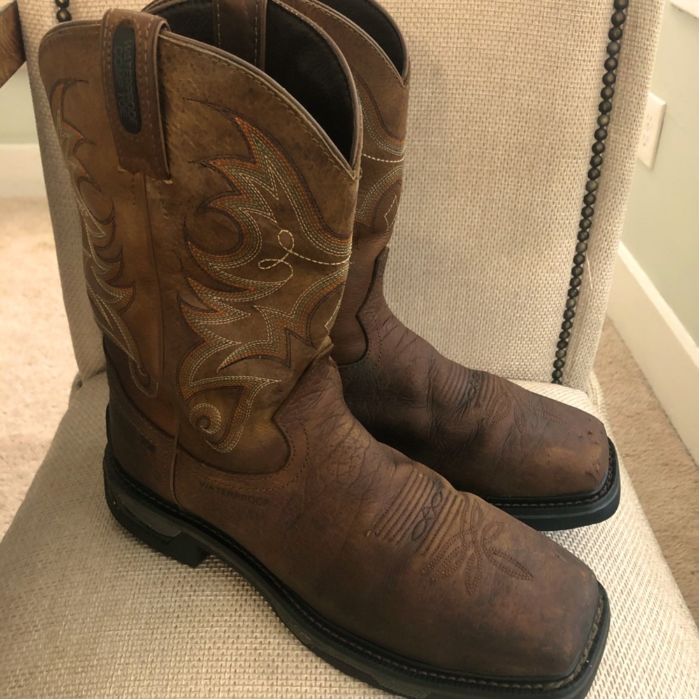 Men’s Tony Lama composite toe cowboy boots